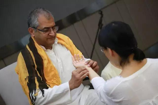 Tiwari大师团青城山瑜伽课程_Tiwari大师团瑜伽理论与实践培训_瑜伽理论 知识