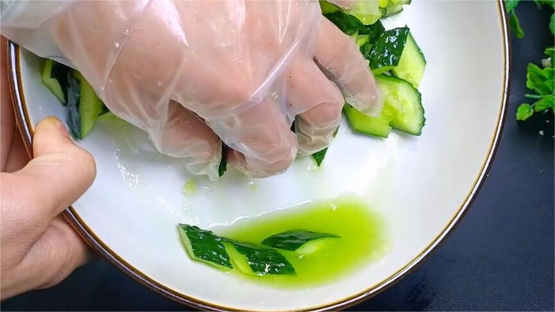 口苦口臭的治疗方法_肝火旺食谱_清热解毒菜谱