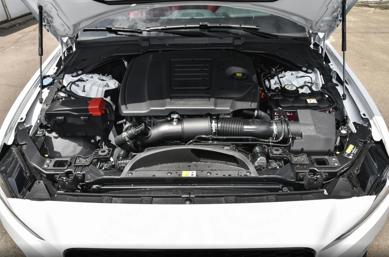 捷豹xel维修保养费用_ 捷豹XEL自适应巡航 主动刹车 车道保持 _2025款捷豹XEL 2.0T 250PS R-DYNAMIC 90周年典藏版 辅助驾驶系统