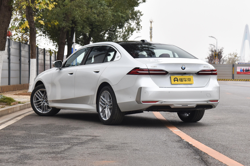 宝马5系维修费用_涡轮增压发动机机油更换周期_宝马5系养护