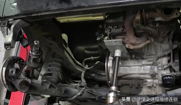 奔驰小精灵离合器维修_奔驰smart变速箱故障_奔驰维修技术