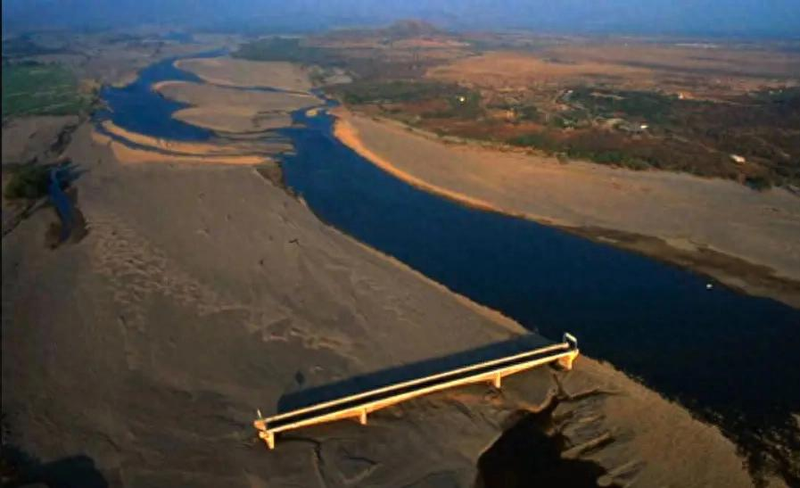 河流弯曲原因_地转偏向力与横向环流_河流阶地的成因