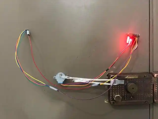 西安电子科技大学学生发明智能门锁_电子锁制作原理_STM32指纹锁制作教程