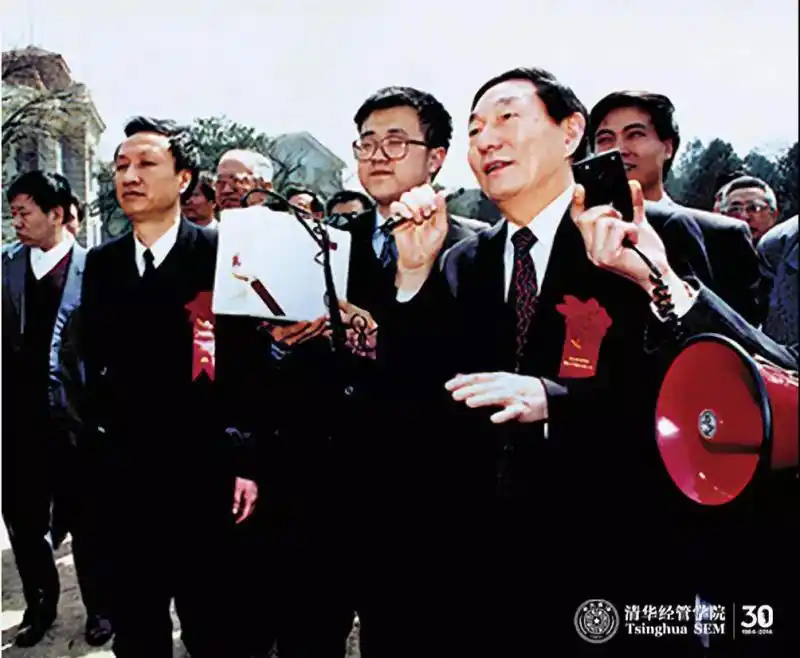 新闻联播朱镕基简历