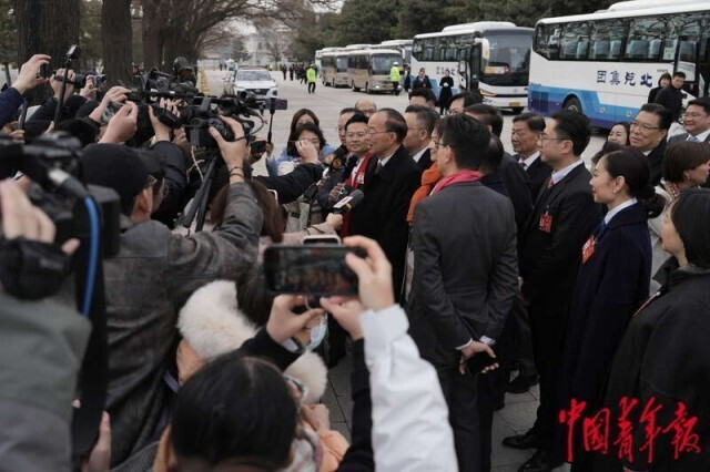 十二届全国人大二次会议新闻中心