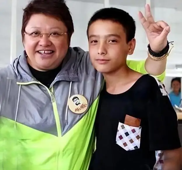 蒋欣捐款惹怒韩红 资讯