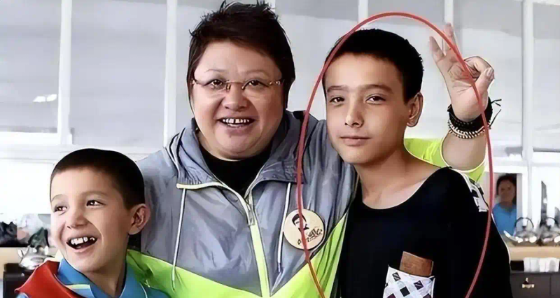 蒋欣捐款惹怒韩红 资讯