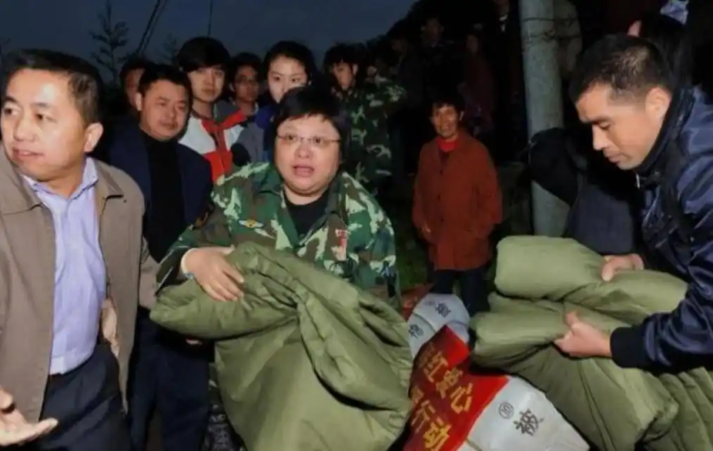 蒋欣捐款惹怒韩红 资讯