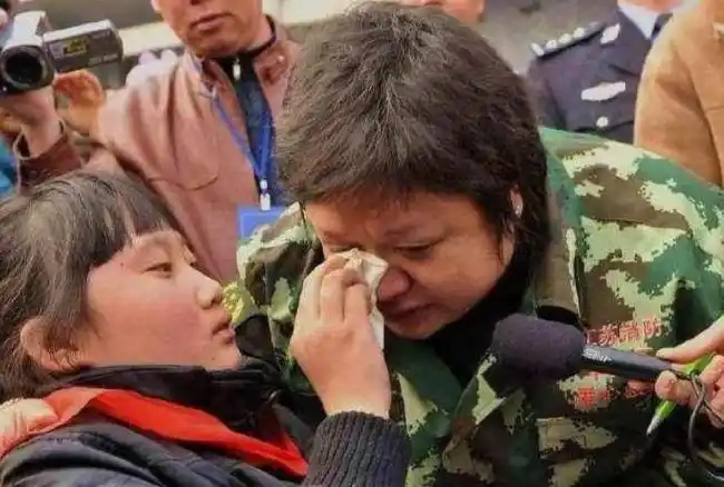 蒋欣捐款惹怒韩红 资讯