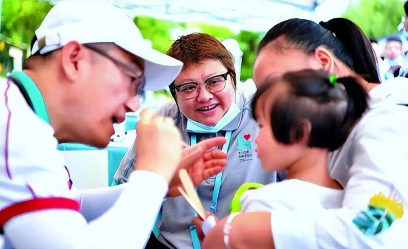 蒋欣捐款惹怒韩红 资讯