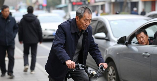 2026国考申论热点:九旬老人碰瓷 为生