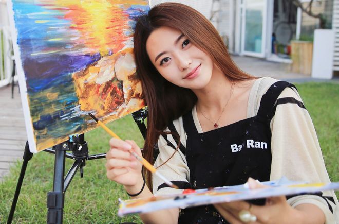 央视午夜新闻女主播