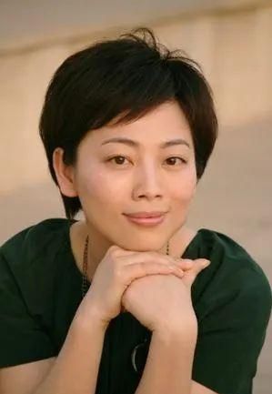 央视午夜新闻女主播