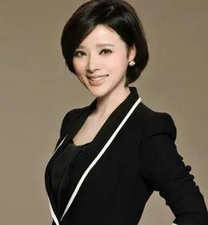 央视午夜新闻女主播