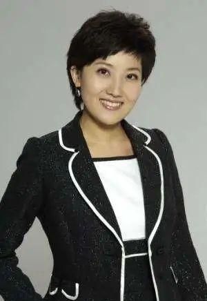 央视午夜新闻女主播