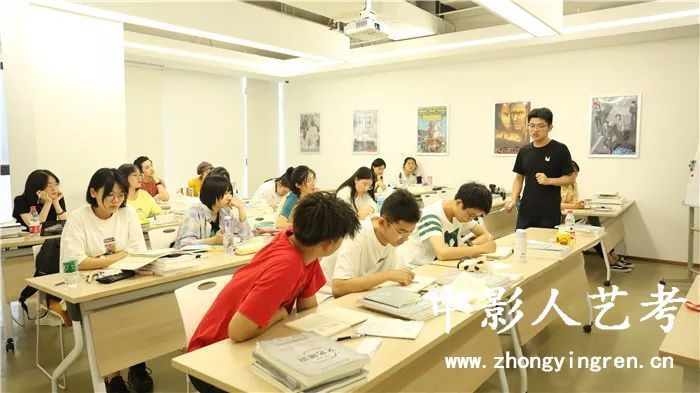 优秀广播电视新闻节目评析