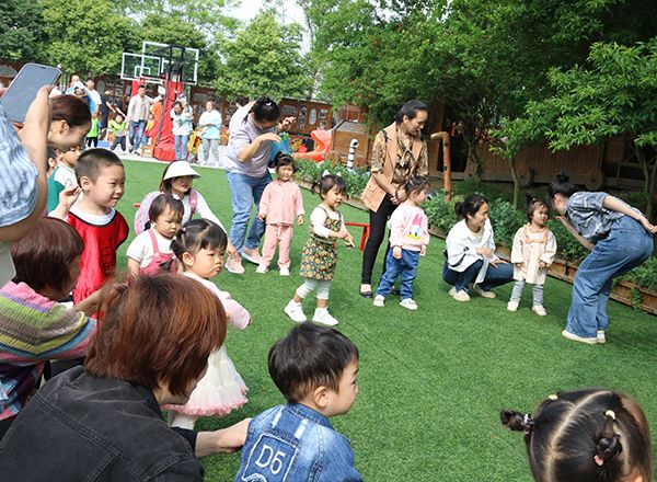 幼儿园亲子活动新闻