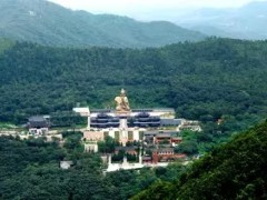 金坛区，是江苏省常州市辖区，位于江苏省南部，东与常州市武进区相连；西界