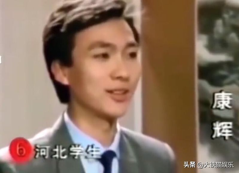 新闻主播搞笑图片