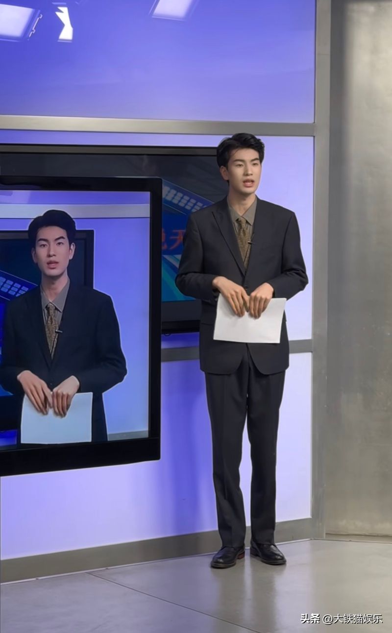 新闻主播搞笑图片
