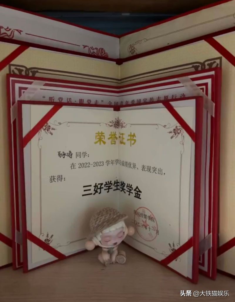 新闻主播搞笑图片