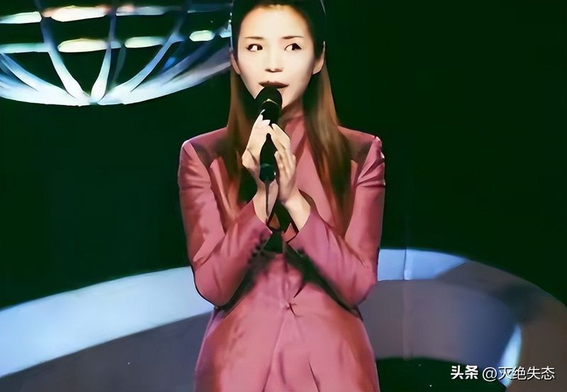 新闻节目主持人