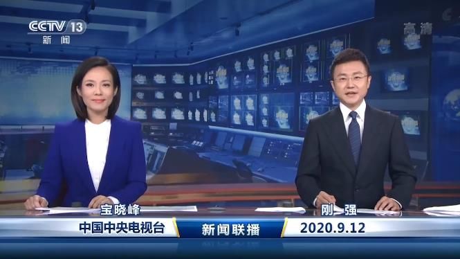 新闻直播间女主播