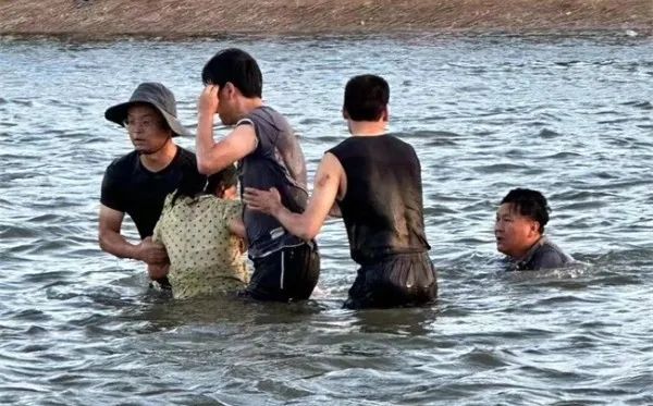 有关于溺水的新闻报道手稿