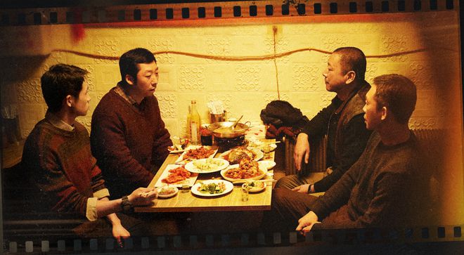 “很不陈思诚”的类型电影《三大队》,让非虚构文学的IP富矿藏不住了(图10) 改编文学影视小说_改编文学影视作品_文学 影视改编