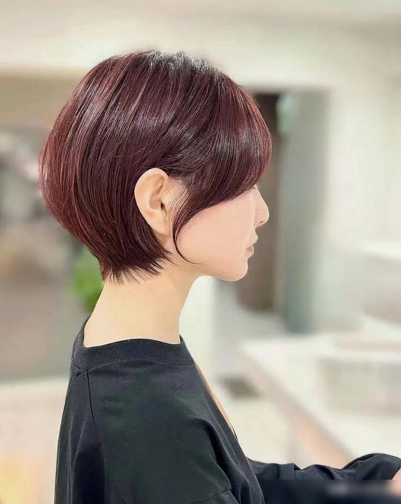 最具人气的3种女士发型,长中短都很美,喜欢别错过(图2) 女士长发烫发图片_长发女烫发型图片_长发女士烫发图片大全