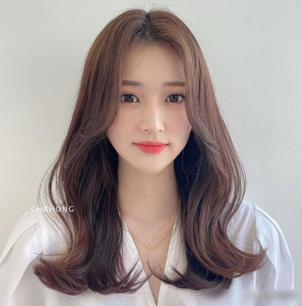 最具人气的3种女士发型,长中短都很美,喜欢别错过(图5) 长发女士烫发图片大全_长发女烫发型图片_女士长发烫发图片