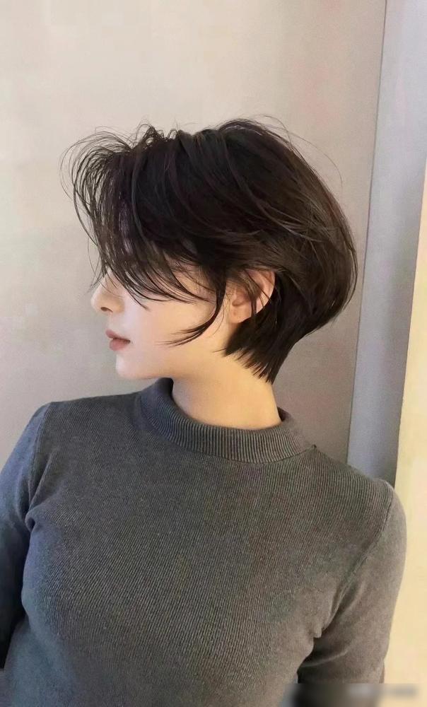 最具人气的3种女士发型,长中短都很美,喜欢别错过(图7) 长发女士烫发图片大全_女士长发烫发图片_长发女烫发型图片