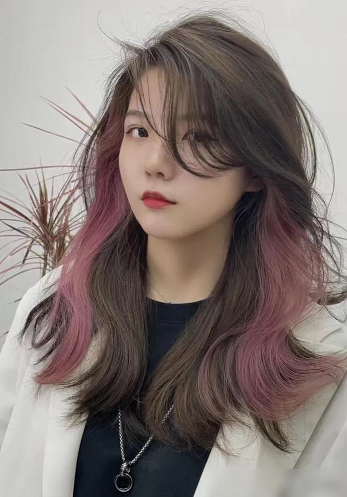 最具人气的3种女士发型,长中短都很美,喜欢别错过(图9) 长发女烫发型图片_女士长发烫发图片_长发女士烫发图片大全