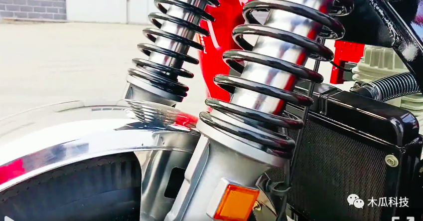 宗申Q15三轮摩托车测评:搭载了250cc水冷发动机,可拉2吨重(图2) 宗申三轮车摩托_摩托三轮车宗申销售点_摩托三轮车宗申150怎样启动