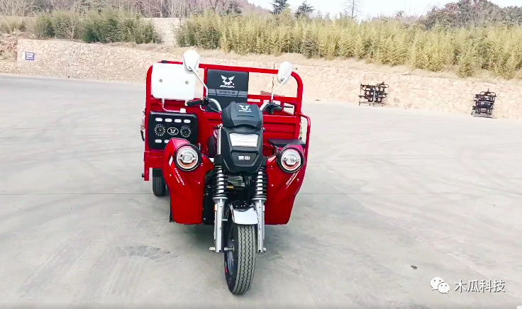 宗申Q15三轮摩托车测评:搭载了250cc水冷发动机,可拉2吨重(图3) 宗申三轮车摩托_摩托三轮车宗申销售点_摩托三轮车宗申150怎样启动