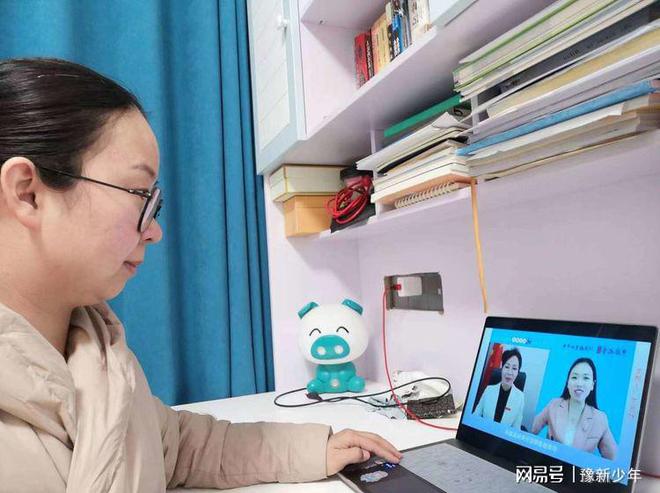 “中原名校长”樊松芳:“家校共育缔造孩子多彩明天”(图3) 河南新密市教育云平台_新密教育服务平台_新密市教育云平台登录入口