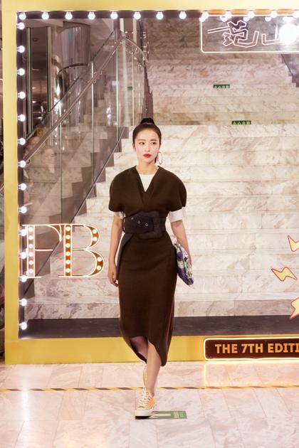 韩火火FB七周年狂欢 七年不痒(图38) 周雨彤演绎2018秋冬潮流趋势