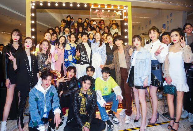 韩火火FB七周年狂欢 七年不痒(图42) 韩火火时装品牌_第一时尚韩火火_韩火火穿衣搭配法则