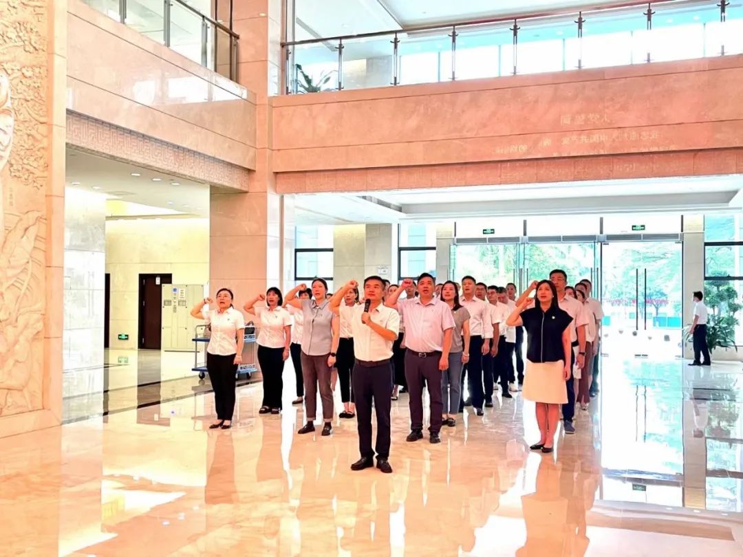 广州银行海珠中心支行党总支部组织党员干部参观广东省反腐倡廉教育基地(图2) 广东廉洁教育基地_参观广东省反腐倡廉教育基地_广东省廉洁文化教育基地