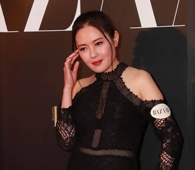 王晶捧红的7位“晶女郎”,个个肤白貌美大长腿,你最喜欢谁?(图17) 慈禧咸丰电影邱淑贞_电影邱淑贞的代表作品_邱淑贞三电影