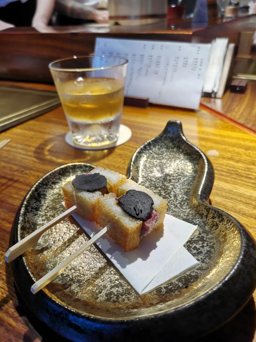 正儿八经的日本米其林一星和牛烧肉,人均980的日料到底值不值?|不差钱测评(图10) 广州牛藏烧肉电话_黑毛和牛烧肉_福州牛妈妈烧肉