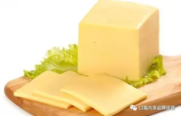 薄饼披萨饼皮的做法_薄皮披萨饼皮的做法_披萨饼饼皮配料制作