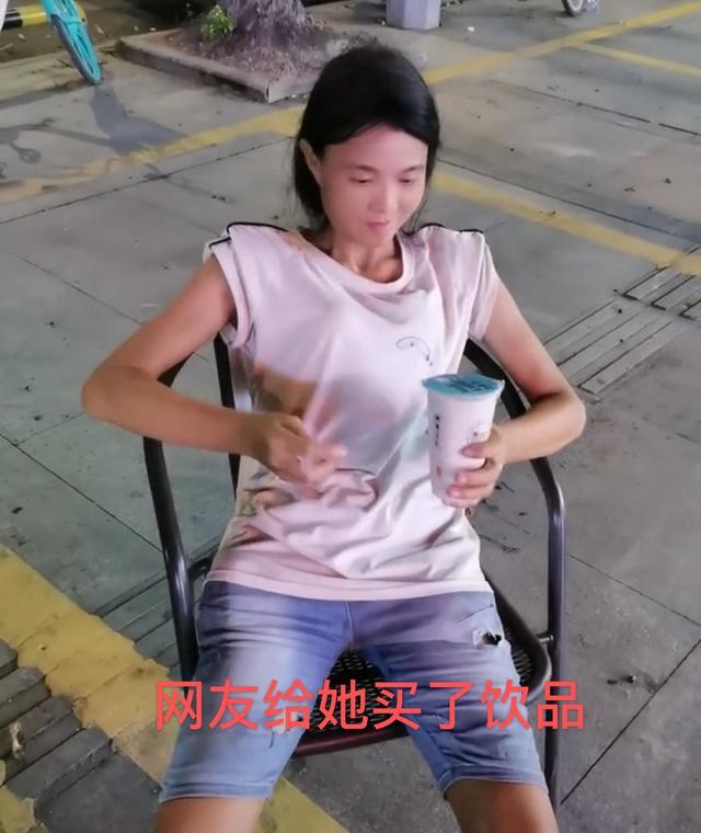 漂亮女孩街头流浪_漂亮流浪女孩_流浪女孩长什么样