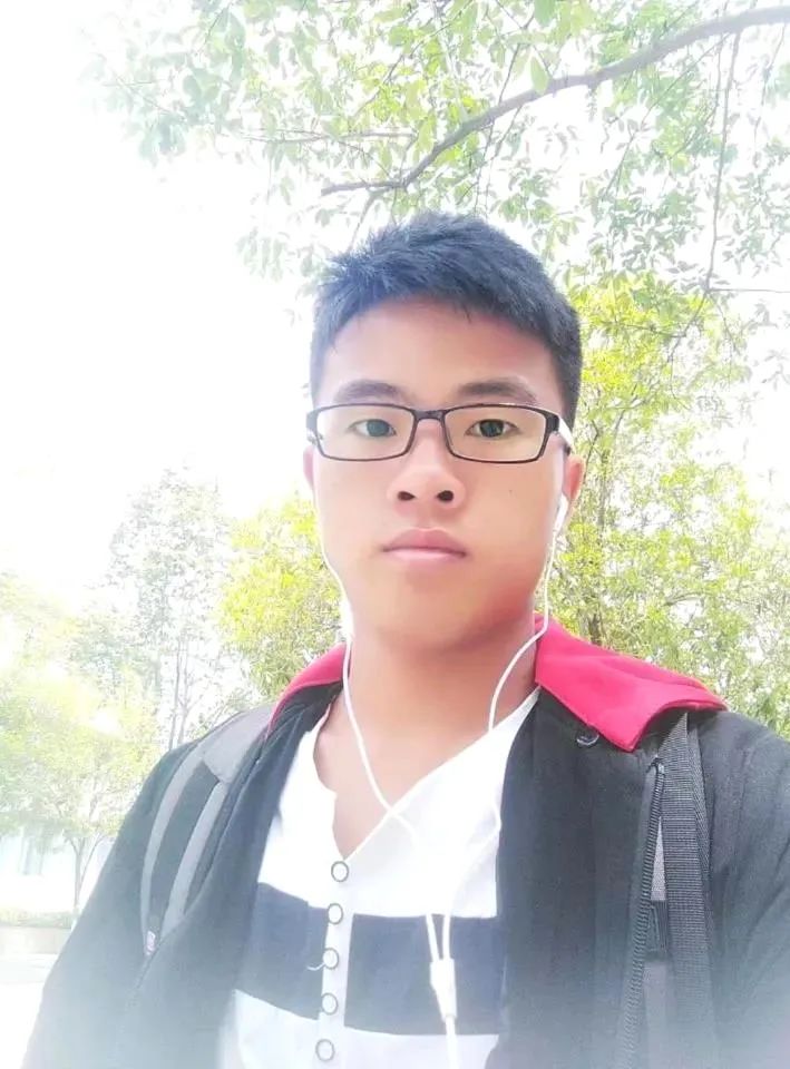 坐树下看书女孩简笔画_坐在树下看书的女孩_坐在树下看书的小女孩怎么画