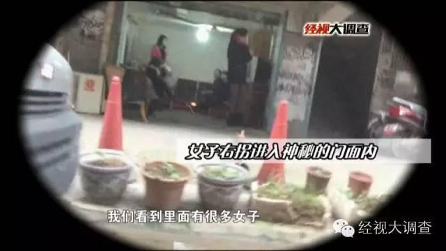 中年妇女拉客_中年女性拉血是什么原因_中年女人拉黑男人是什么意思