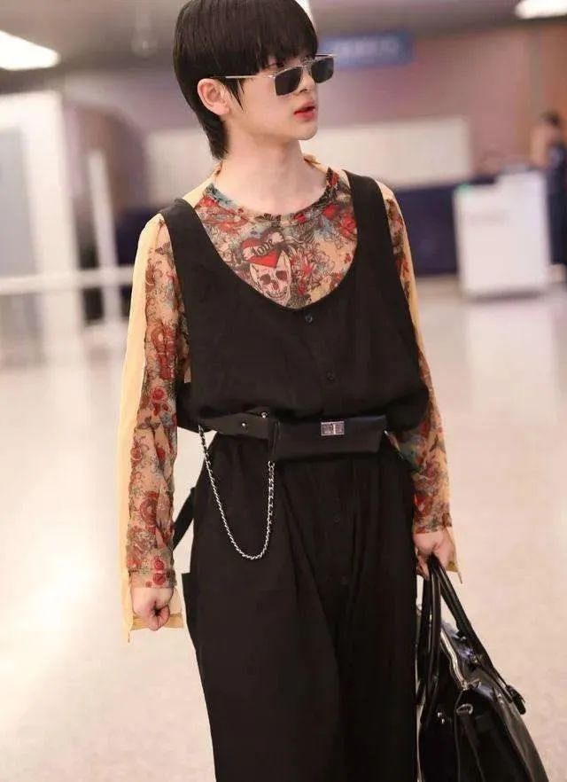 有一种惊艳叫作王一博的女装(图11) 性感时尚潮流女装图片_潮流时尚图片头像_潮流时尚图片高清图