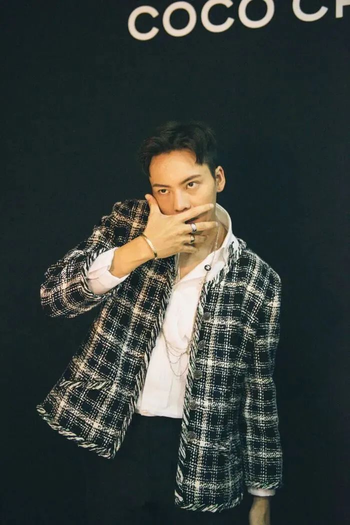 有一种惊艳叫作王一博的女装(图12) 性感时尚潮流女装图片_潮流时尚图片头像_潮流时尚图片高清图