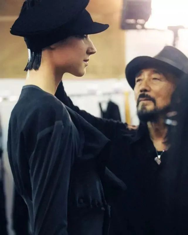 有一种惊艳叫作王一博的女装(图48) 性感时尚潮流女装图片_潮流时尚图片高清图_潮流时尚图片头像