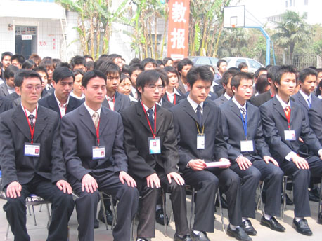 四川新华电脑学校电子科技大学_四川新华电脑学院怎么样_四川新华电脑学院地址查询