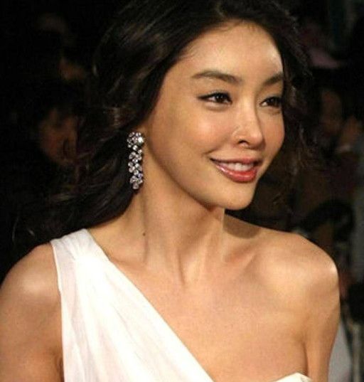 陪韩国男人张紫妍的是谁_韩国娱乐圈张紫妍是哪部_韩国张紫妍陪四个男人
